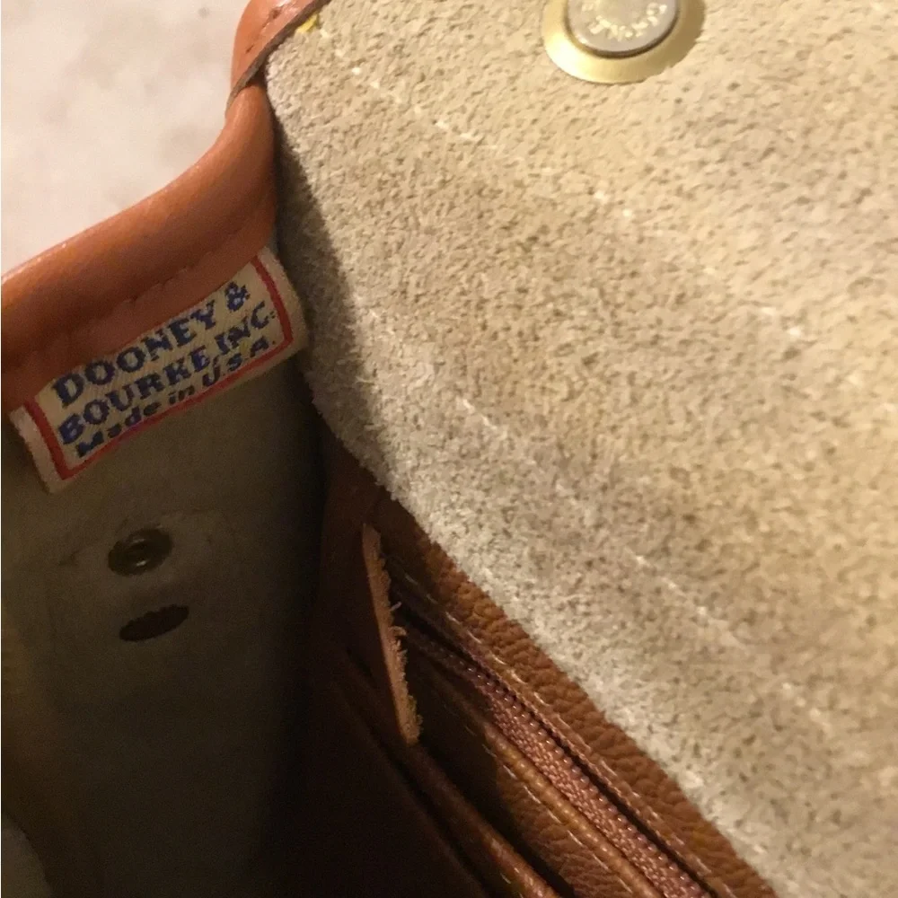 Dooney&Bourke all weather pebbled leather cross body bag like new condition - Picture 6 of 9